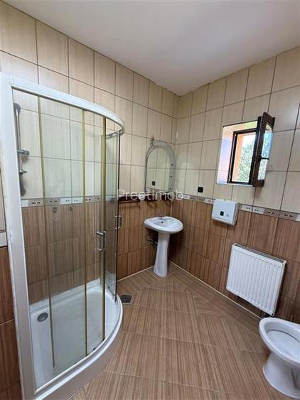 De inchiriat spatiu birouri, 10 birouri , 4 bai, garaj, 4 bai si teren 10 arii,S - 11