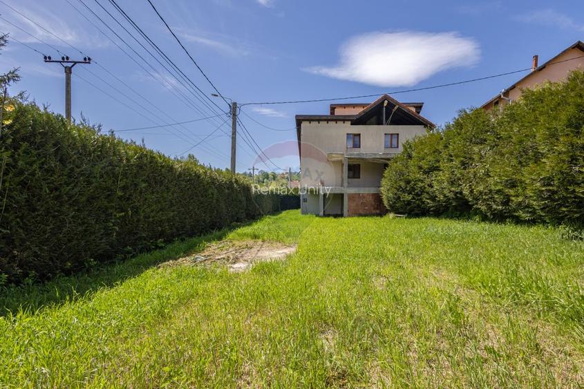 Casă / Vilă cu 8 camere / 7 bai de vânzare, Moieciu de Jos - 41