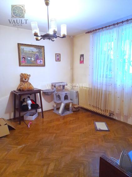 Apartament 4 camere  -Garaj de 17 ,25 mp-  5 minute metrou Romancierilor - 2