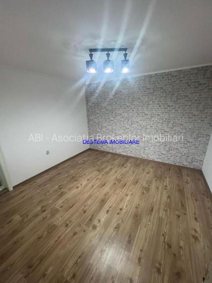 Valu lui Traian, casa la sosea, renovata - 8