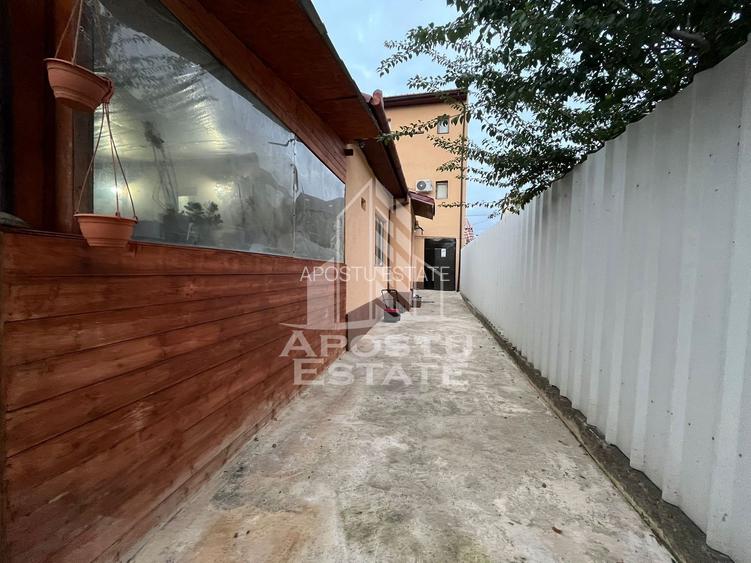 Casa individuala, 6 camere, 3 bai, garaj,acces auto, teren de 411 - 21