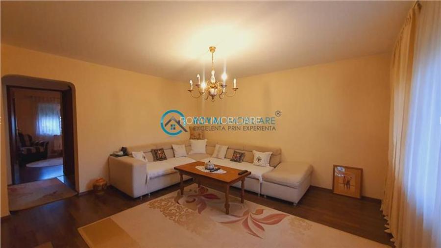 Royal Imobiliare - Vanzare apartament 4 camere zona Cioceanu - 3