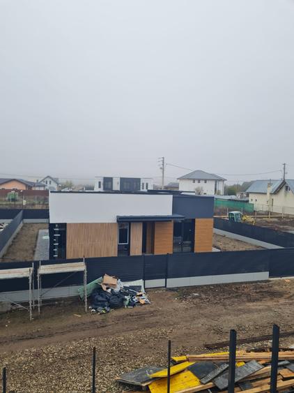 05eee464-4772-4f81-8725-bd5e9798a51f - 2