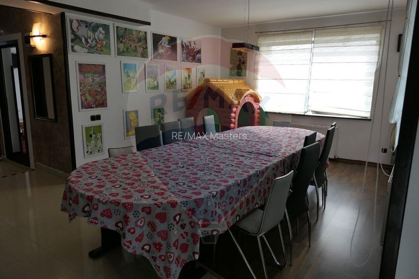 Vilă cu 10 camere de vânzare în zona Centrala - 3