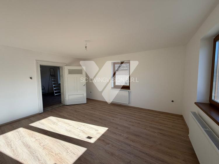 Casa 54 mp in Cristian cu teren de 1400 mp in renovare - 3