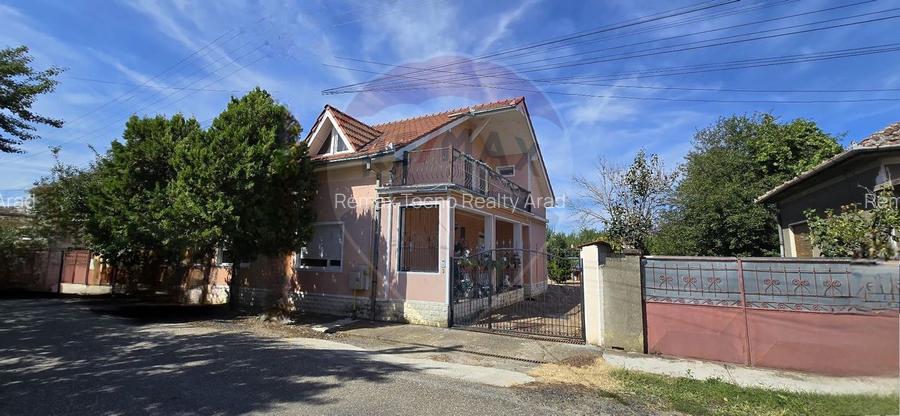 Casă cu etaj deosebită în Chișineu-Criș – un cămin creat cu suflet - 3