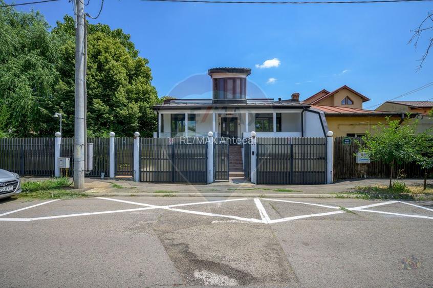 Vilă de arhitectură cu piscină, garaje și teren de 800 mp - 56