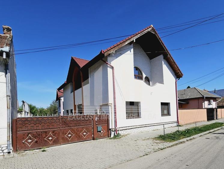 Casa individuala | Piscina interioara | 460 mp | 720 mp teren | Maieri