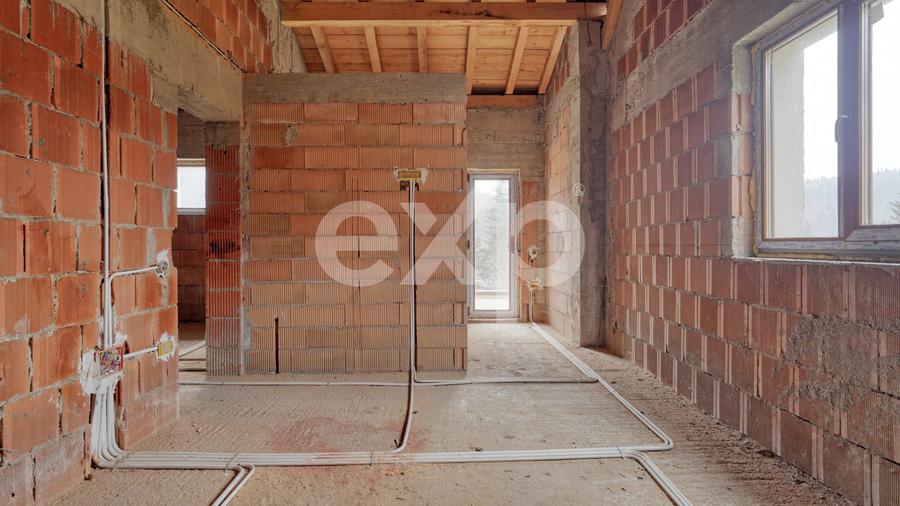 Vilă D+P+M cu teren de 1.000 mp în Predeal – 505 mp