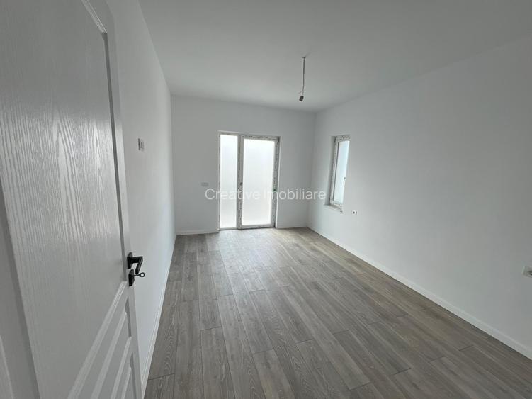 Vilă superbă - finisaje lux, teren generos, lângă stația de autobuz, comision 0% - 10