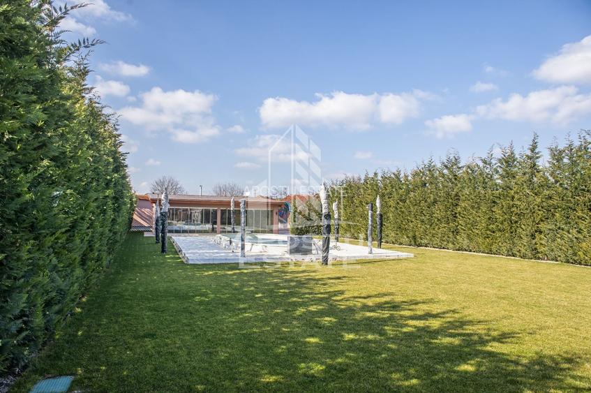 Vila,Piscina,teren fotbal,gradina,vegetatie - 28