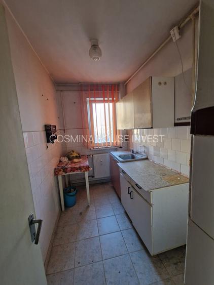 Vest, se vinde apartament semidecomandat trei camere ,pret 52000 euro negociabil - 2