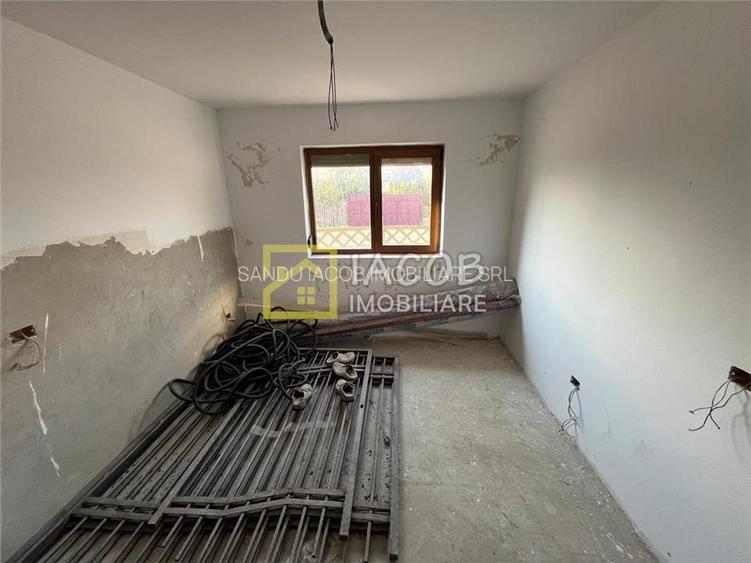 Casa ''''la gri'''' P+M, Dumbrava -Itesti, jud Bacau - 18