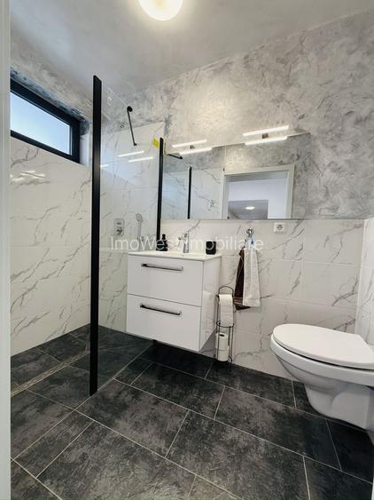 Giroc Central | Casă renovată complet | 4 camere | 2 bai - 12