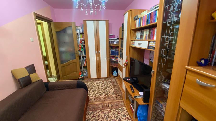Apartament cu 3 camere decomandate Gheorgheni , etaj 3 din 4 , zona Piata Hermes - 11