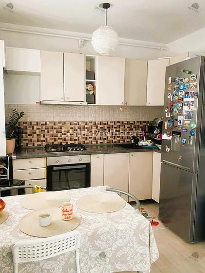 Apartament 3 camere semi-decomandat, 71 mp, parcare, etaj intermediar, Sector 4 - 3