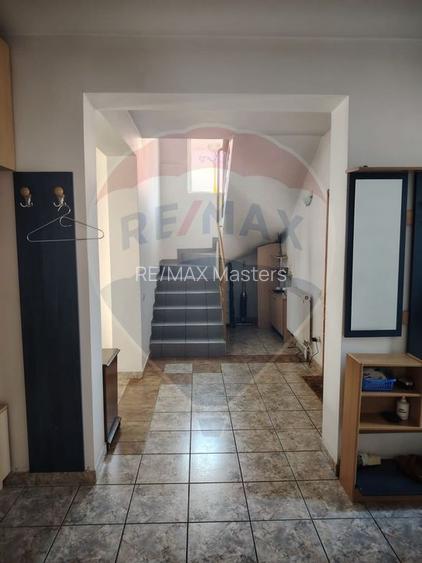 Casă / Vilă cu 8 camere de vânzare în zona Central - 10