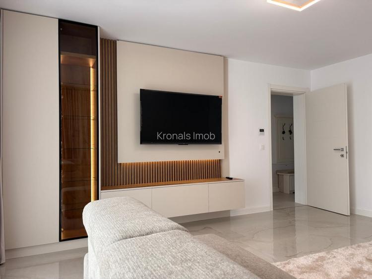 Apartament cu 3 camere, regim vila, Tractorul - 13