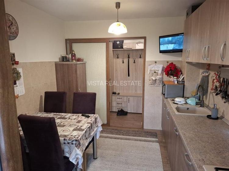 Apartament 3 camere, zona Tractorul - 3