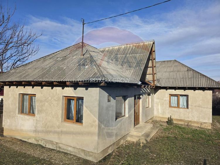 De vanzare casa solida cu teren generos si acces facil Lespezi Bacau - 6