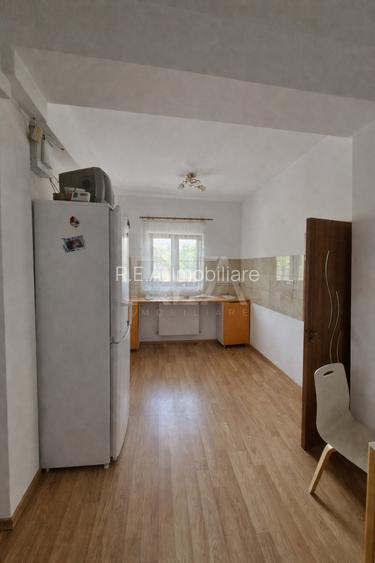 Vilă 7 camere Sălăjan, centrală, an 2020, 281 mp - 2