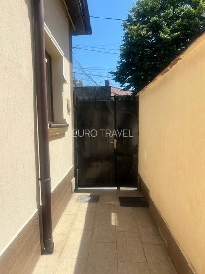 Casa la sol, renovata ,caramida, pentru locuit sau spatiu birouri, zona  buna - 2