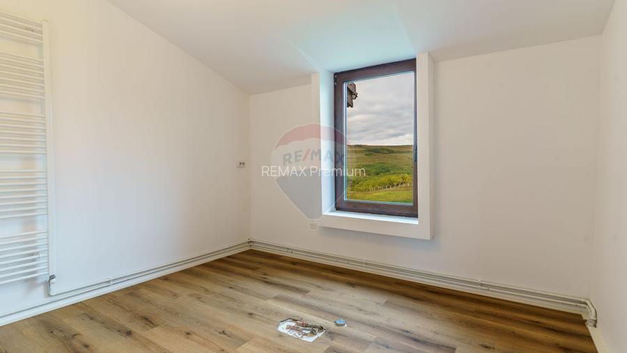 Teren 9.4 ha extravilan + casa 230 mp, COMISION 0% - 12