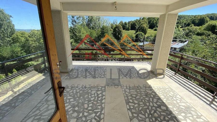 Vila de vanzare, teren 3100 mp, 7 camere, 6 grupuri sanitare, 3 CT, an 1997 - 25