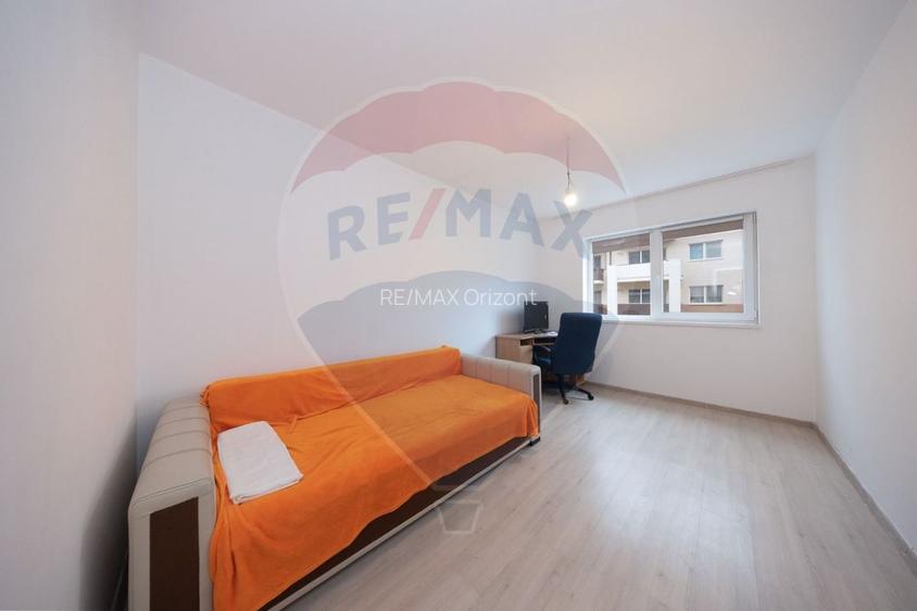 Apartament cu 3 camere de închiriat - 12