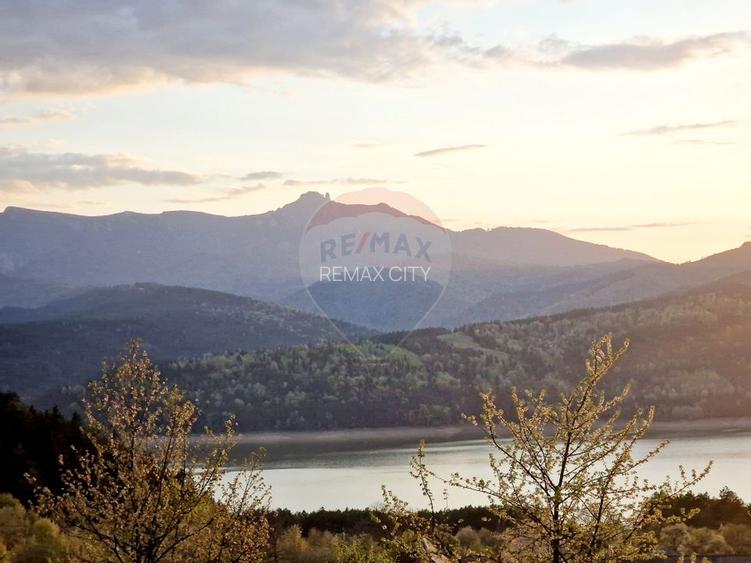 Teren cu vedere la Muntele Ceahlau - 2