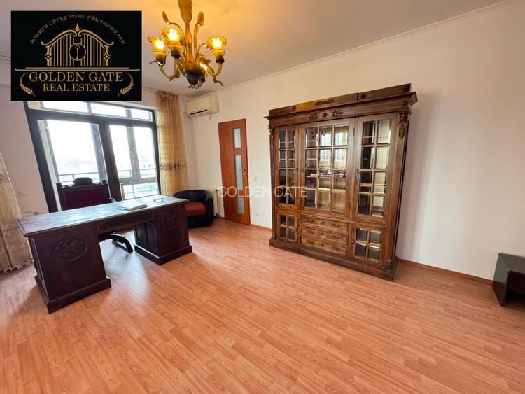 Domenii | 5 Camere | 3 Dormitoare | 3 Bai | 4 Balcoane | Boxa |Parcare - 8