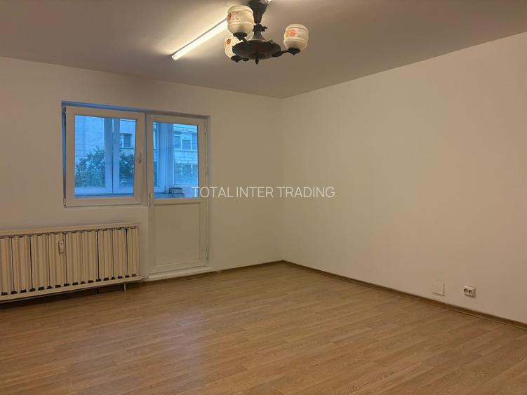 Vanzare-Sebastian, parc ,2 camere, 1/8, decomandat, bl. 95, liber, 118000 E - 15
