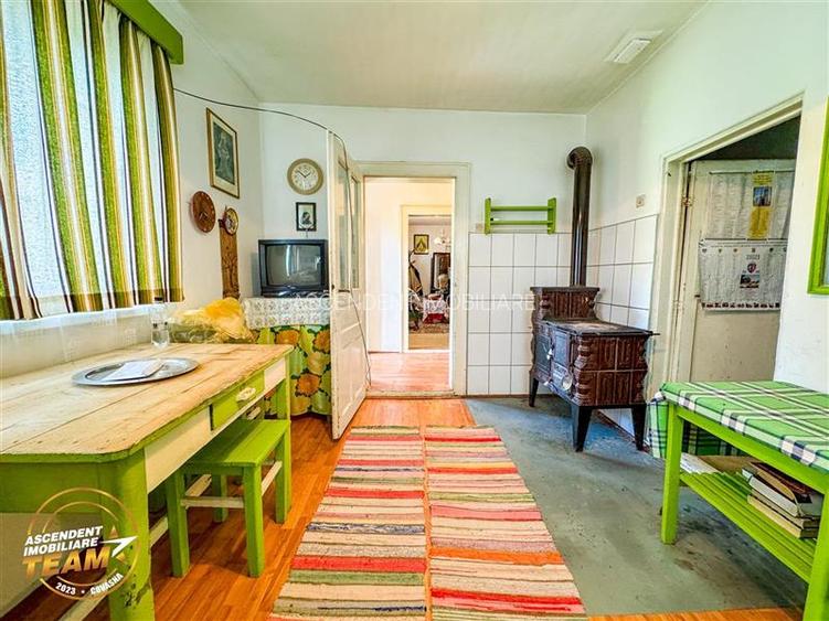 Refugiu cu farmec rustic cu:spatii auxiliare si 1.500 mp teren,Santionlunca,Cova - 9