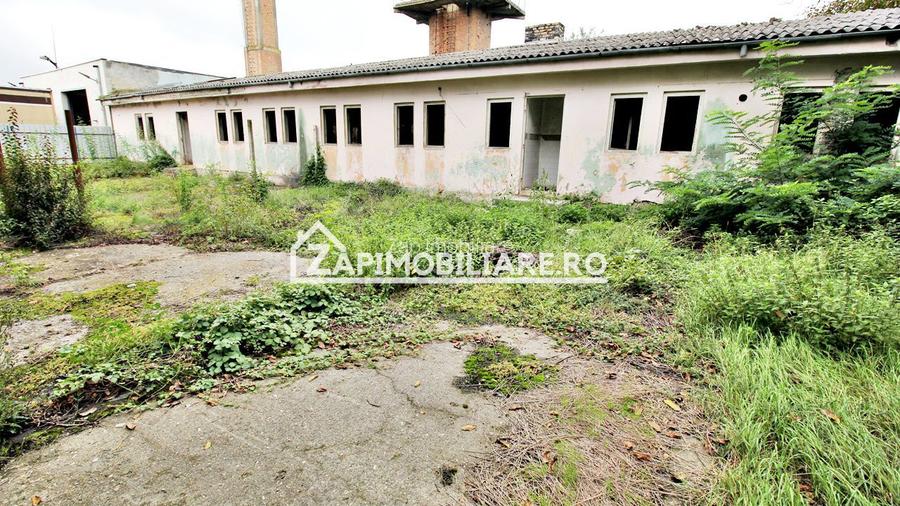 Hală + birouri si spatiu comercial 700 mp. teren 2.500 mp - 2