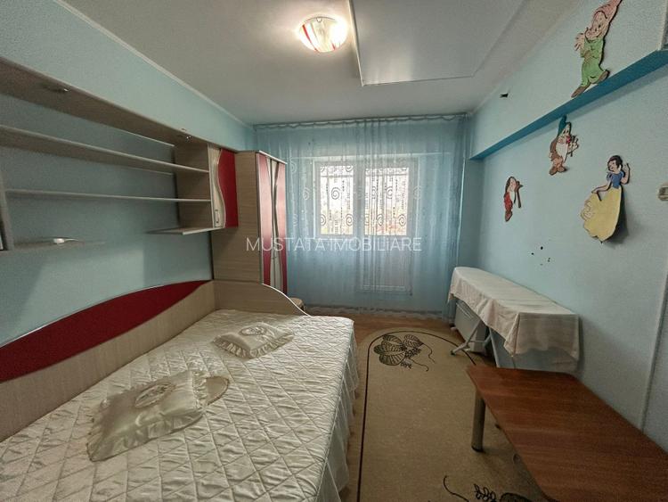 - Apartament 3 camere, suprafata 75mp, Calarasilor Viziru 3 - 4
