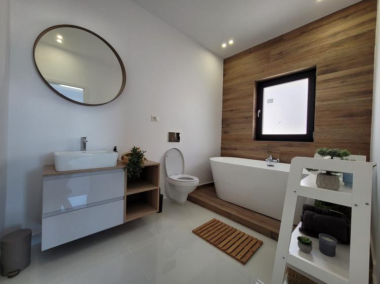 Casă 4 camere, mobilată lux, curte 350 mp, mutare imediată