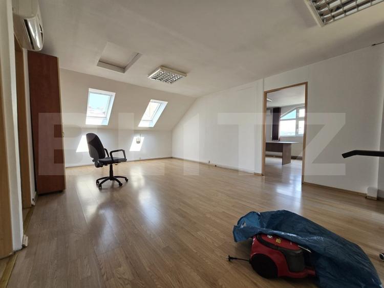 Casa de vanzare, cu 9 camere, 308 mp, zona RrM1