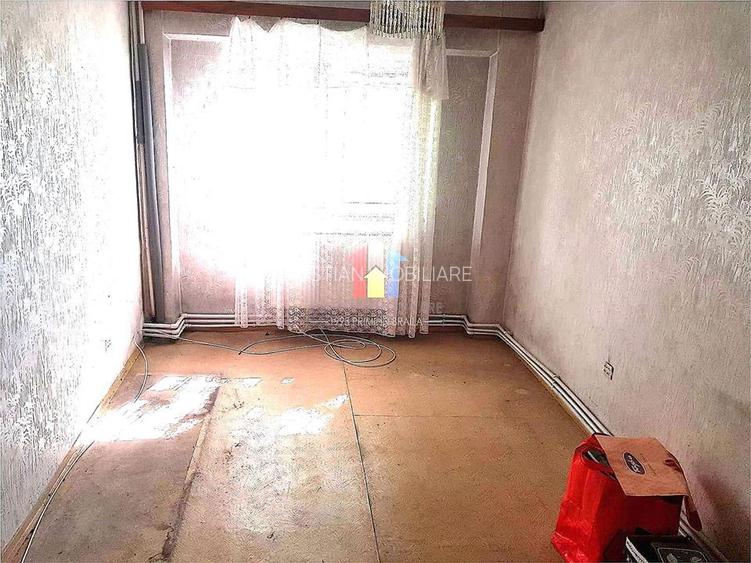 Apartament 3 camere, 70mp, zona Garii, etaj 1 - 4