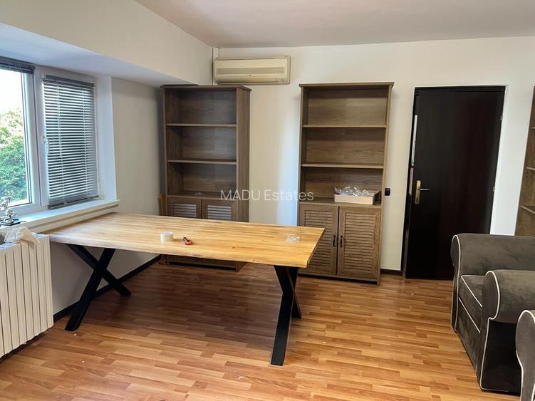 BLOC MIXT, garsoniera Bulevardul Unirii , etaj 3, mobilata si utilata, ST 46 mp - 2