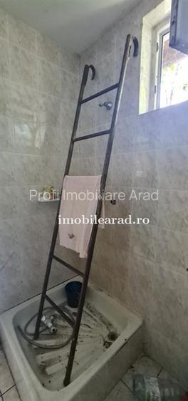 Teren intravilan 10.000mp cu utilitati, imprejmuit, Loc. Sanleani intre case, pr - 20