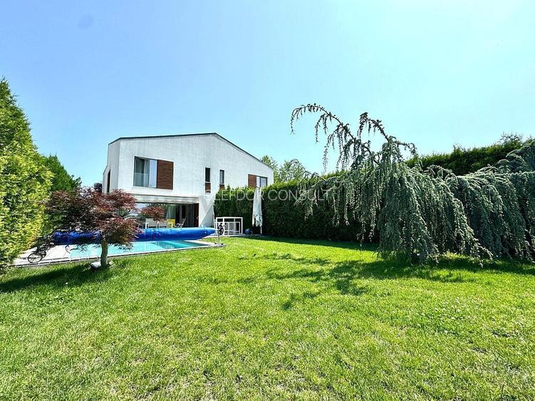 Vilă cu Piscina in Tunari - 28