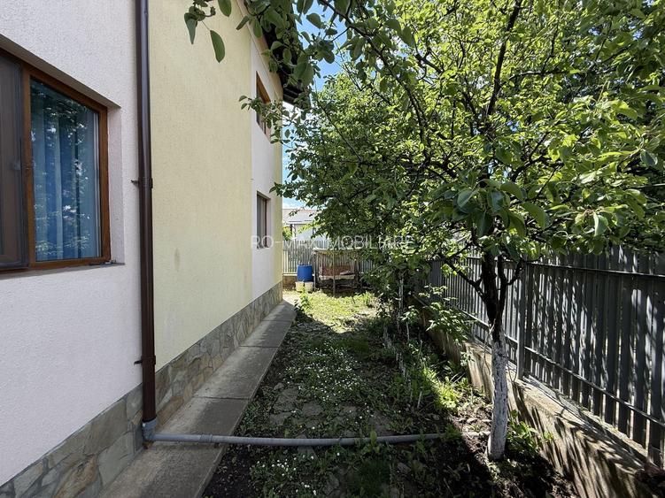 Vila construită in 2010 - P+1+pod - S=236 mp și curte 238 mp Campina! - 30