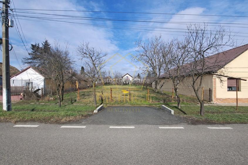 Teren imprejmuit pretabil pentru casa in vatra satului | Giarmata - 2