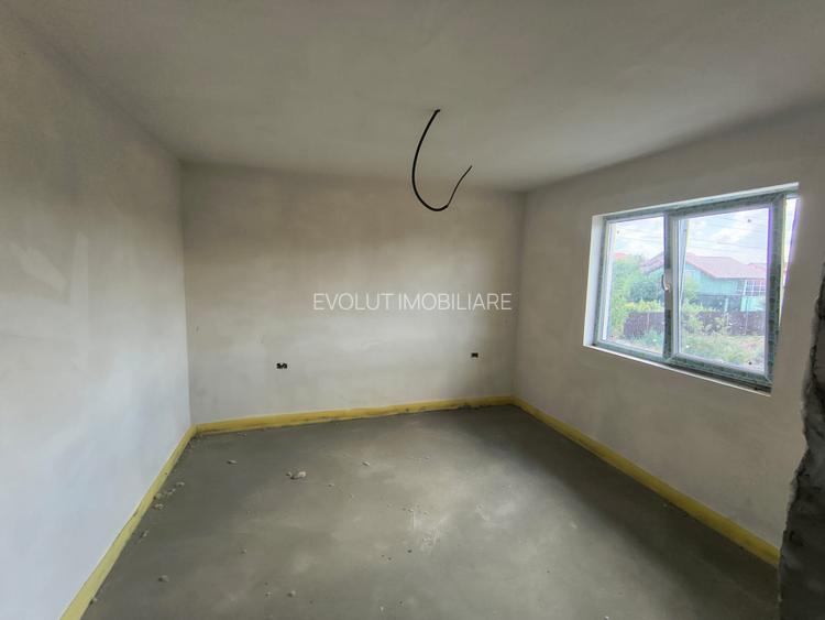 Navodari-casa P+1 5 camere la gri  - 5