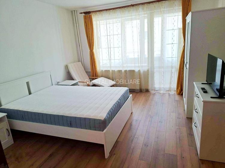 Inchiriez garsoniera vis a vis de Athenee Palace nou renovata - 2