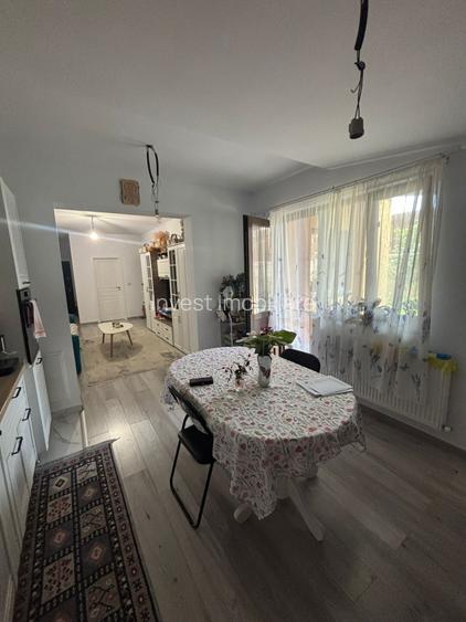 Apartament 3 camere , semidecomandat, loc de parcare si curte de 89 mp - 10
