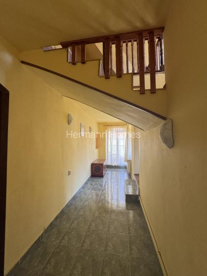 Casa de inchiriat - 280 mp - curte - central - Cisnadioara  - 5