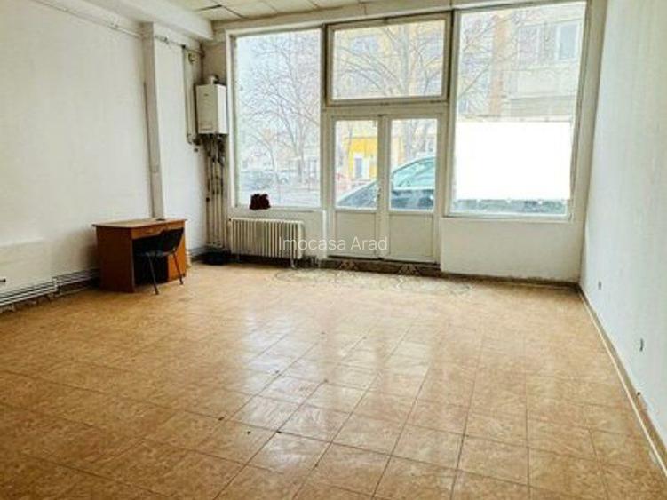 De inchiriat hala spatiul comercial vitrina, vad excelent Uta Arad - 2