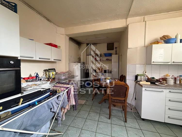 Casa individuala, cu 12 camere,5 bai, acces auto, teren 642, Girocului - 10