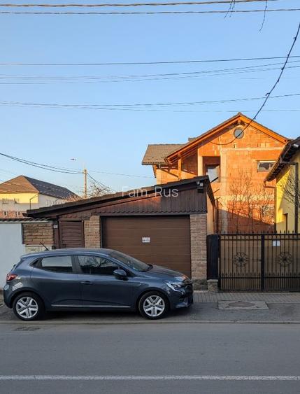 Proprietate de colt 2 intrari din strazi diferite intimitate rara - 6